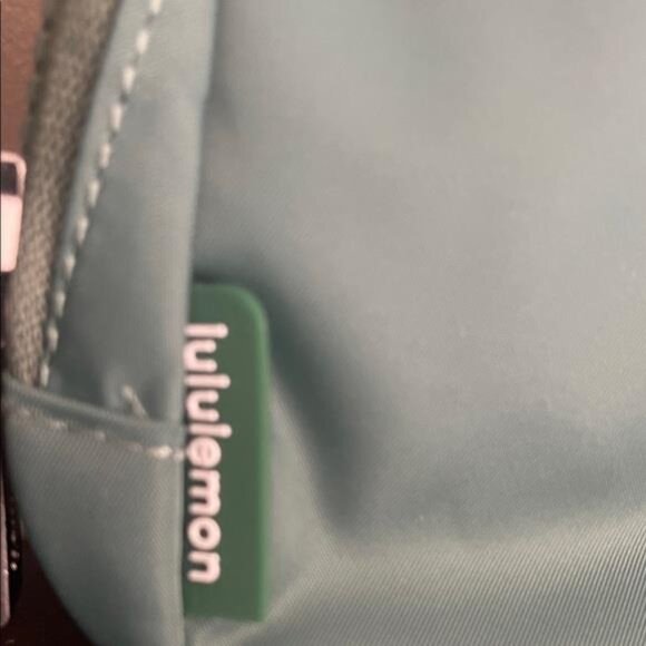 Lululemon Everywhere Belt Bag-Deep Green NEW - Picture 5 of 5